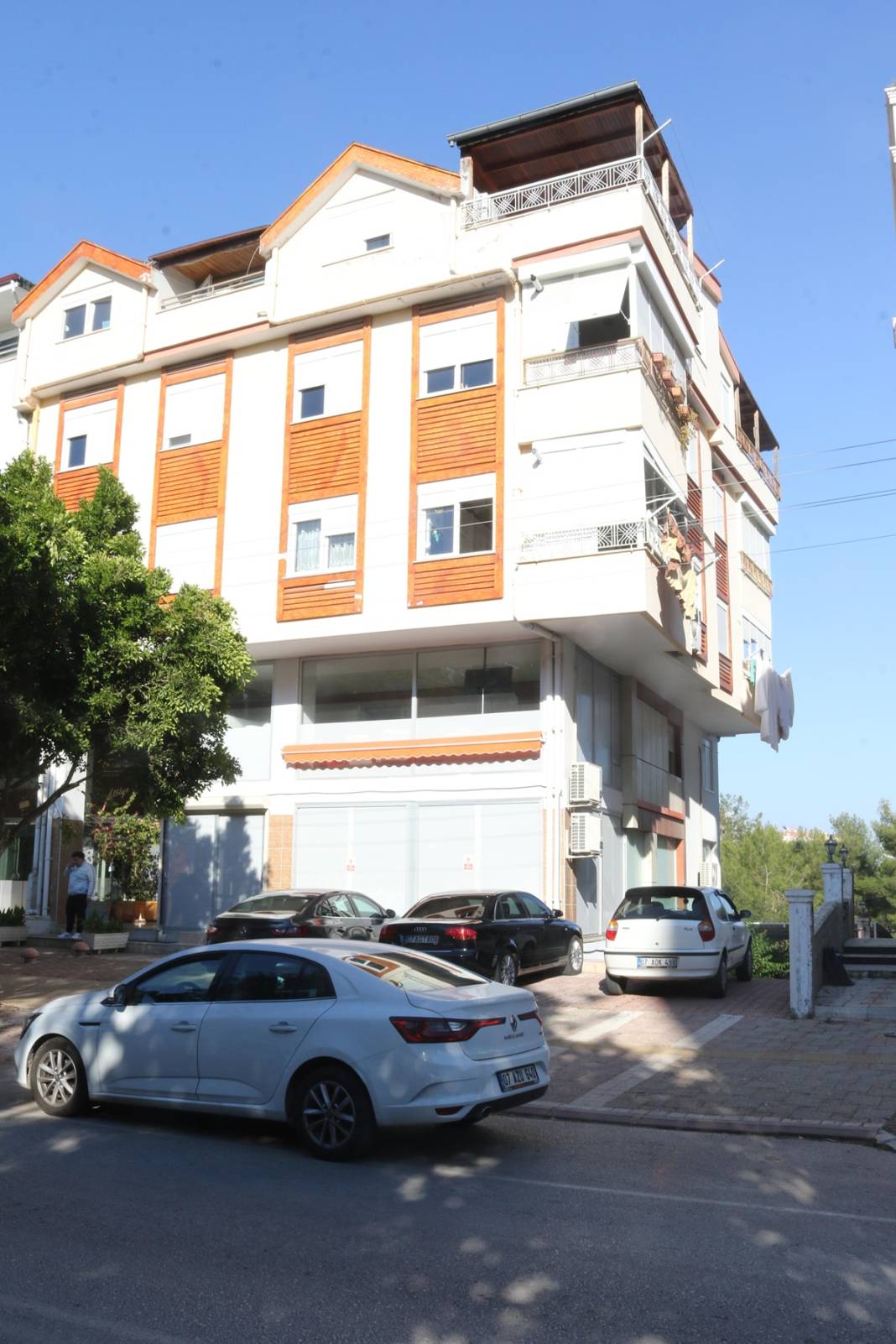 Türkiye'deki evlerine tatile gelen gurbetçi aile kabusu yaşadı! 'Böyle bir şey olacağına inanmazdık ama yaşadık' 12